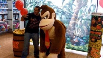 Se disfraza de Donkey Kong para Nintendo y acaba lesionado