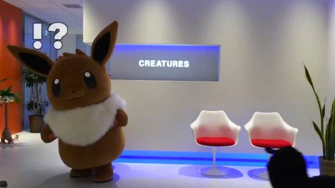 Eevee visita Creatures Inc. y pasea por sus instalaciones