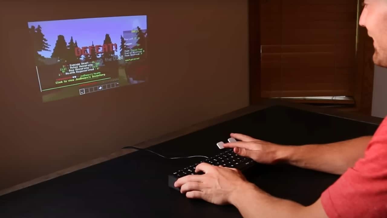 Este es el PC más pequeño del mundo dentro de un ratón y lo mejor es que podemos jugar Minecraft aunque con un final apoteósico