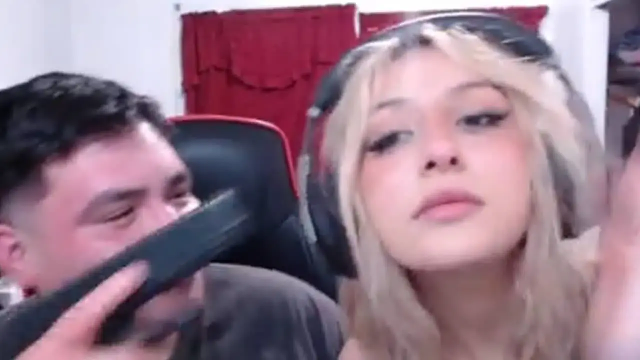 Un streamer baneado por meterle la pistola en la boca a una mujer en pleno directo